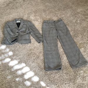 Calvin Klein ladies black and white pant suit, size 4